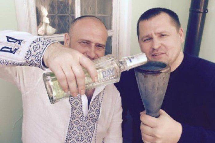 Ярош затмил Руслану и отбирает у нее звание певицы Майдана   Ярош затмил Руслану и отбирает у нее звание певицы Майдана