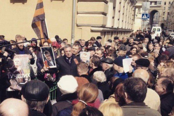 Наш долг перед павшими - спасти Украину от фашизма Наш долг перед павшими - спасти Украину от фашизма