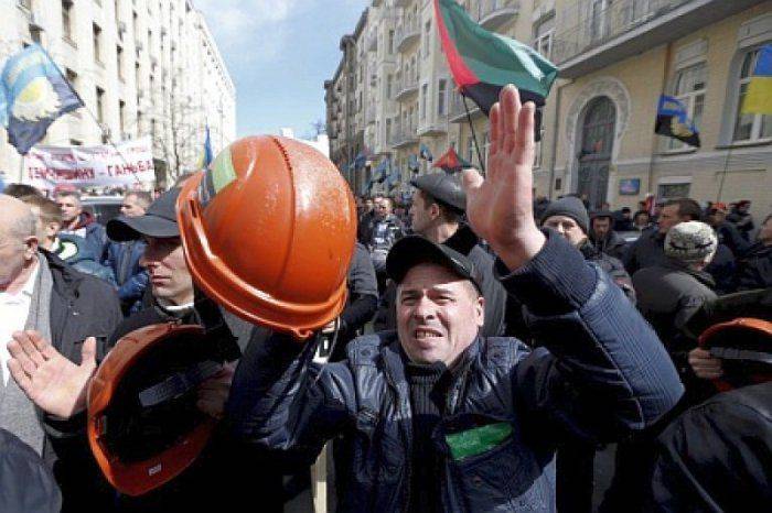 Киевские власти проморгали самую серьезную угрозу своему существованию  Киевские власти проморгали самую серьезную угрозу своему существованию
