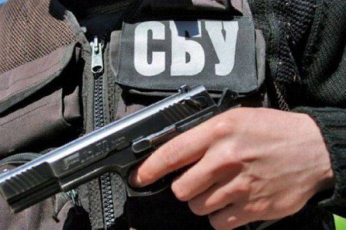 Сотрудник СБУ угрожал детям оружием в парке: принял малышей за шпионов  Сотрудник СБУ угрожал детям оружием в парке: принял малышей за шпионов