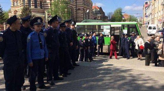 На первомайском пикете в Харькове произошла потасовка На первомайском пикете в Харькове произошла потасовка