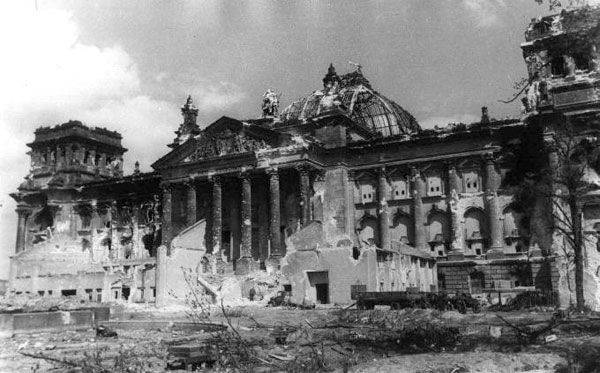 Германия: Неонацисты отметят 9 мая штурмом Рейхстага Германия: Неонацисты отметят 9 мая штурмом Рейхстага