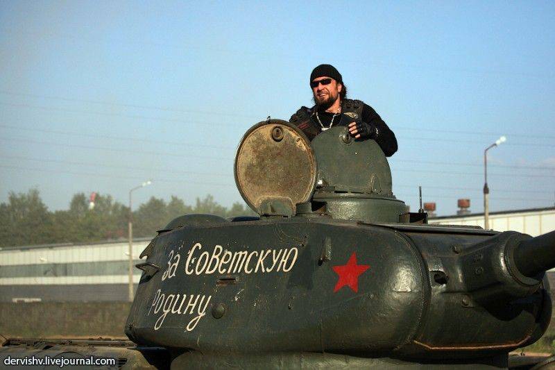 "Ночные волки": Мы восстановим все символы Победы во Львове "Ночные волки": Мы восстановим все символы Победы во Львове