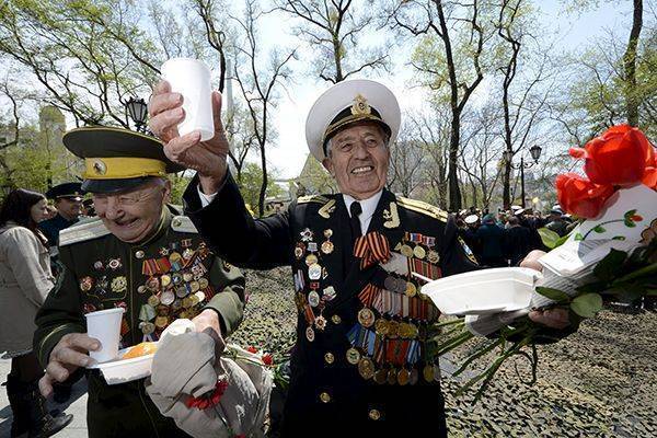 Киев не смог запретить украинцам отпраздновать День Победы Киев не смог запретить украинцам отпраздновать День Победы
