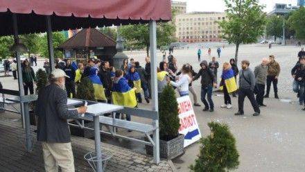 В Харькове на День Победы националисты из-за георгиевской ленточки избили девушку В Харькове на День Победы националисты из-за георгиевской ленточки избили девушку