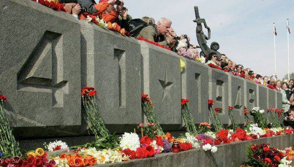 Минкультуры Латвии не понимает, почему молодежь празднует День Победы Минкультуры Латвии не понимает, почему молодежь празднует День Победы