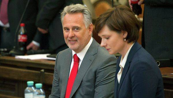 СМИ: Фирташ заложил "бомбу замедленного действия" под власть Порошенко СМИ: Фирташ заложил "бомбу замедленного действия" под власть Порошенко