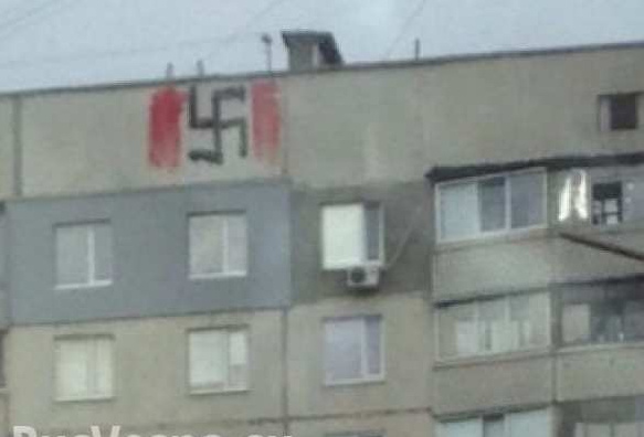 В Харькове на городской высотке появилась свастика В Харькове на городской высотке появилась свастика