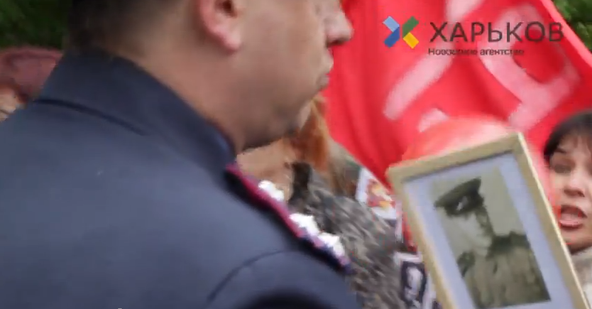 9 мая в Харькове сотрудники милиции блокировали «Бессмертный полк» 9 мая в Харькове сотрудники милиции блокировали «Бессмертный полк»