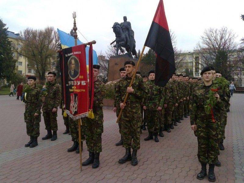 У Яроша заявили, что убийство Бузины и Калашникова – бандеровский атентат У Яроша заявили, что убийство Бузины и Калашникова – бандеровский атентат