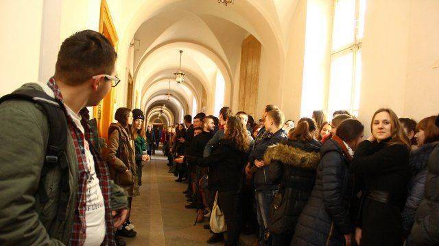 Львовянка — жертва бандеровской травли намерена в суде оспаривать свое увольнение за политические взгляды Львовянка — жертва бандеровской травли намерена в суде оспаривать свое увольнение за политические взгляды