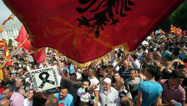 Политолог: протесты в Македонии - очередной эпизод битвы РФ и Запада Политолог: протесты в Македонии - очередной эпизод битвы РФ и Запада
