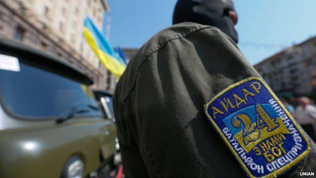 Луганского старика избили «айдаровцы» и заставили при них съесть сало, которое он нес из соседнего села домой Луганского старика избили «айдаровцы» и заставили при них съесть сало, которое он нес из соседнего села домой