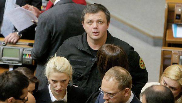 Семенченко "вступился" за ультраправых после слов Порошенко Семенченко "вступился" за ультраправых после слов Порошенко
