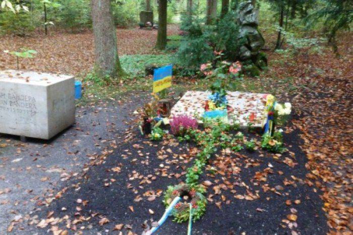 Не влезай - убьет: на могиле Бандеры хотят поставить сигнализацию  Не влезай - убьет: на могиле Бандеры хотят поставить сигнализацию