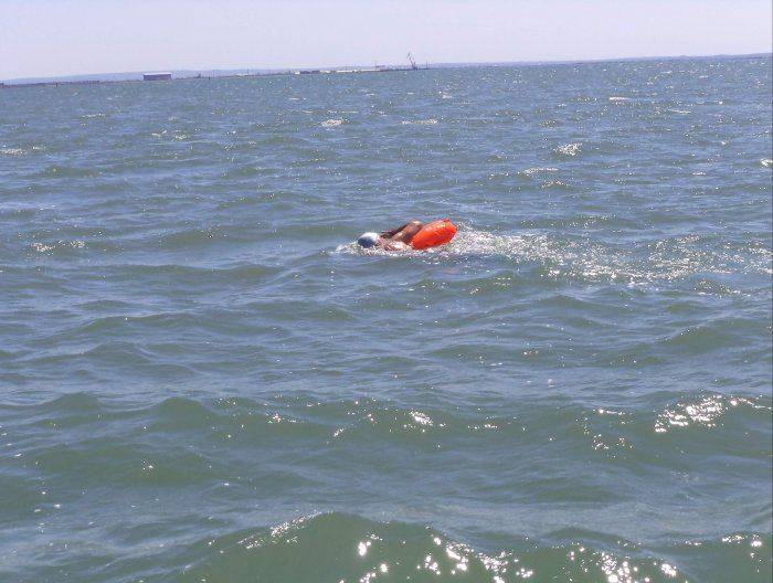 Днепропетровский пловец-экстремал переплыл Керченский пролив в ознаменование 70-й годовщины Дня Победы Днепропетровский пловец-экстремал переплыл Керченский пролив в ознаменование 70-й годовщины Дня Победы