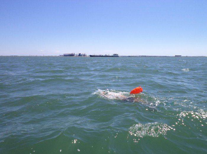 Днепропетровский пловец-экстремал переплыл Керченский пролив в ознаменование 70-й годовщины Дня Победы Днепропетровский пловец-экстремал переплыл Керченский пролив в ознаменование 70-й годовщины Дня Победы