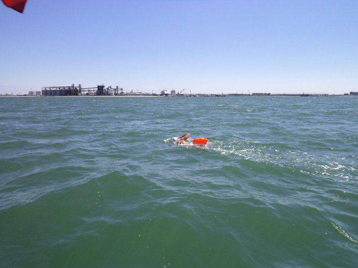 Днепропетровский пловец-экстремал переплыл Керченский пролив в ознаменование 70-й годовщины Дня Победы Днепропетровский пловец-экстремал переплыл Керченский пролив в ознаменование 70-й годовщины Дня Победы