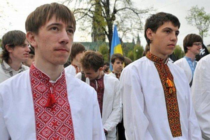 Грустные шутки Днепропетровска: "Не могу найти плавки с вышиванками…"   Грустные шутки Днепропетровска: "Не могу найти плавки с вышиванками…"
