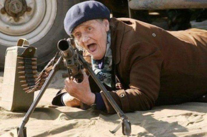 В бой идут одни старики: Порошенко объявил мобилизацию пенсионеров   В бой идут одни старики: Порошенко объявил мобилизацию пенсионеров