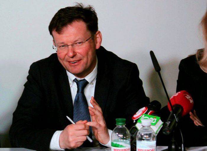 Сбежавший из украинского Кабмина чиновник представился кадровым разведчиком Сбежавший из украинского Кабмина чиновник представился кадровым разведчиком