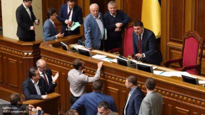 «Истерика в Раде»: соратник Порошенко накинулся на коллег из-за Клюева «Истерика в Раде»: соратник Порошенко накинулся на коллег из-за Клюева