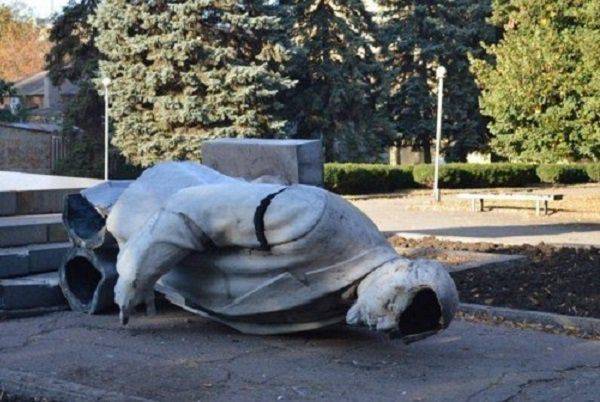 Декоммунизация на Украине: разруха стайл Декоммунизация на Украине: разруха стайл