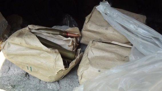 В Киеве участник АТО устроил тайник с боеприпасами прямо в подъезде своей многоэтажки В Киеве участник АТО устроил тайник с боеприпасами прямо в подъезде своей многоэтажки