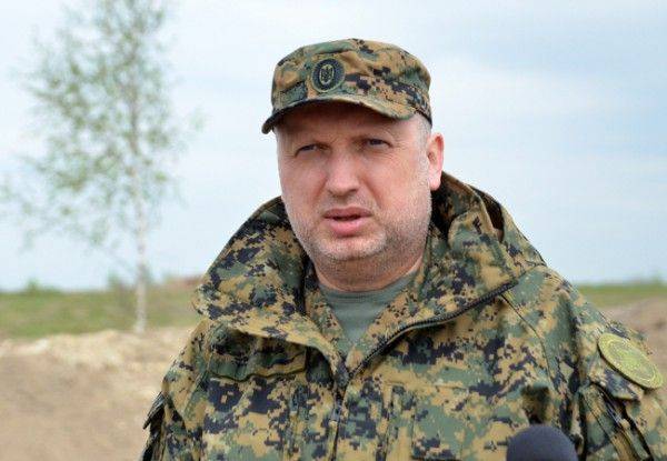 Турчинов призывает готовиться к скорой войне с Россией Турчинов призывает готовиться к скорой войне с Россией