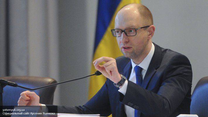 Яценюк натравил СБУ на тех, кто построил нефтебазу у военного склада Яценюк натравил СБУ на тех, кто построил нефтебазу у военного склада