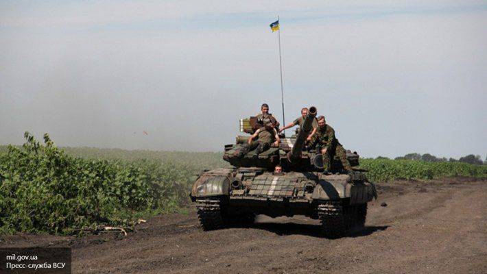 Украинские танки обстреляли луганский поселок Сокольники Украинские танки обстреляли луганский поселок Сокольники