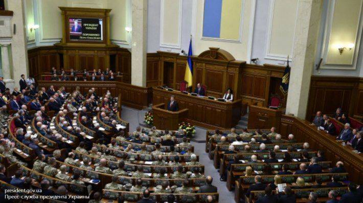 Яценюк заподозрил в коммунизме три политические силы Украины Яценюк заподозрил в коммунизме три политические силы Украины