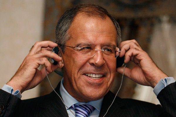 Лавров намекает: на переговорах в Минске микрофоны работали странно Лавров намекает: на переговорах в Минске микрофоны работали странно