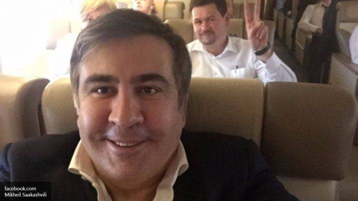 Саакашвили поприветствовал отстранение Антонюка, назвавшего его треплом Саакашвили поприветствовал отстранение Антонюка, назвавшего его треплом