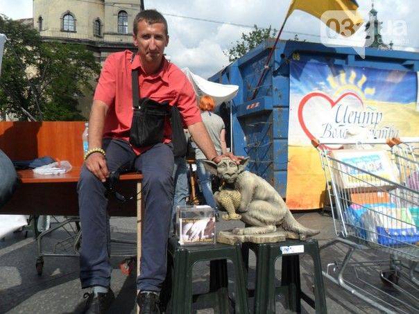 Львовские художники-наркоманы сделали скульптуру Путина в виде Чупакабры Львовские художники-наркоманы сделали скульптуру Путина в виде Чупакабры
