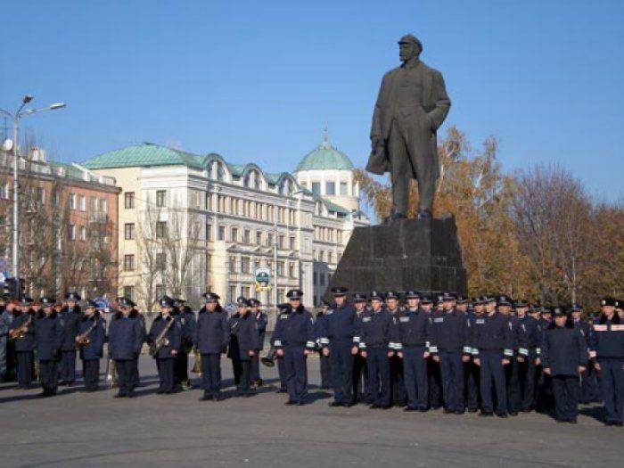 Украина уволила 8 000 донецких милиционеров Украина уволила 8 000 донецких милиционеров