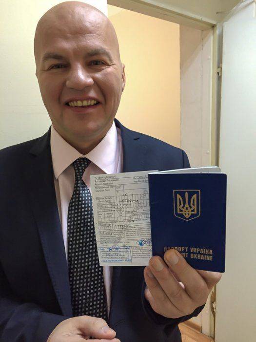 Украинский политолог Ковтун в эфире шоу Соловьева получил удар в лицо Украинский политолог Ковтун в эфире шоу Соловьева получил удар в лицо