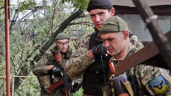 Совсем рехнулись: "айдаровец" в Счастье пытался продать автомат наблюдателю ОБСЕ  Совсем рехнулись: "айдаровец" в Счастье пытался продать автомат наблюдателю ОБСЕ