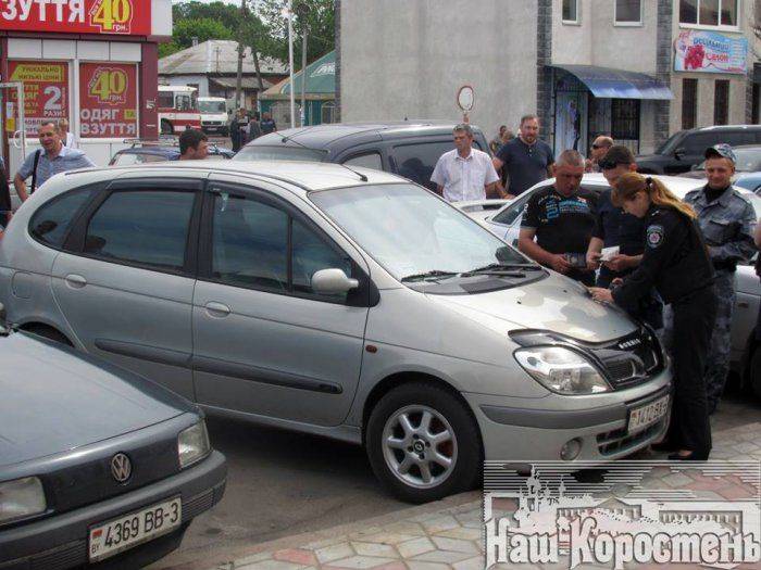 Евромайдановцы из-за георгиевской ленточки натравили СБУ и МВД на туристов из Белоруссии Евромайдановцы из-за георгиевской ленточки натравили СБУ и МВД на туристов из Белоруссии