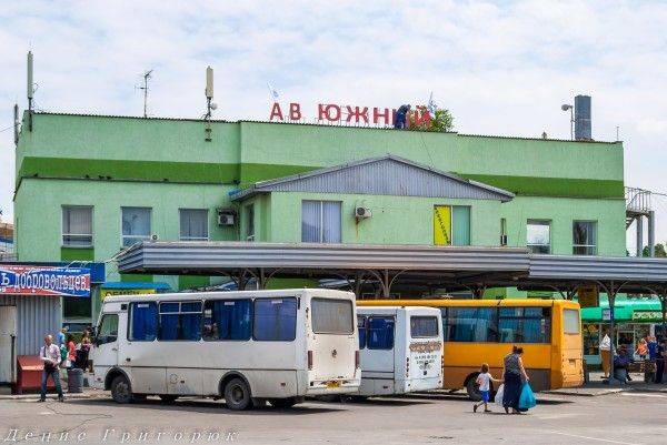 В Донецке занялись деукраинизацией табличек В Донецке занялись деукраинизацией табличек