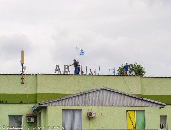 В Донецке занялись деукраинизацией табличек В Донецке занялись деукраинизацией табличек