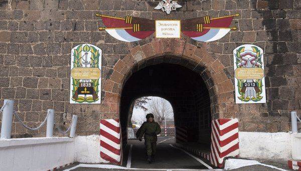 Россия играет мускулами? Нет, Россия противостоит западной пятой колонне Россия играет мускулами? Нет, Россия противостоит западной пятой колонне