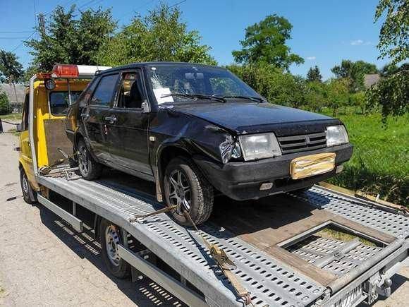 Украинец в Польше сбил троих детей, бросил автомобиль и сбежал на родину Украинец в Польше сбил троих детей, бросил автомобиль и сбежал на родину