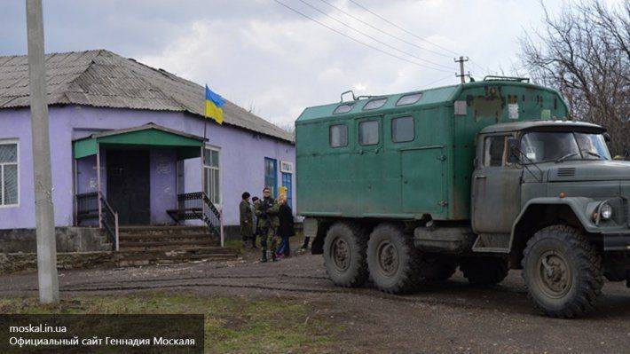 Киев потребовал от Москвы сменить маршрут гуманитарных конвоев Киев потребовал от Москвы сменить маршрут гуманитарных конвоев