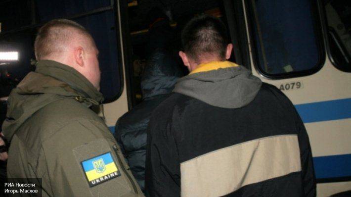 Украина передала ЛНР пленного, которому потребовалась «скорая» Украина передала ЛНР пленного, которому потребовалась «скорая»