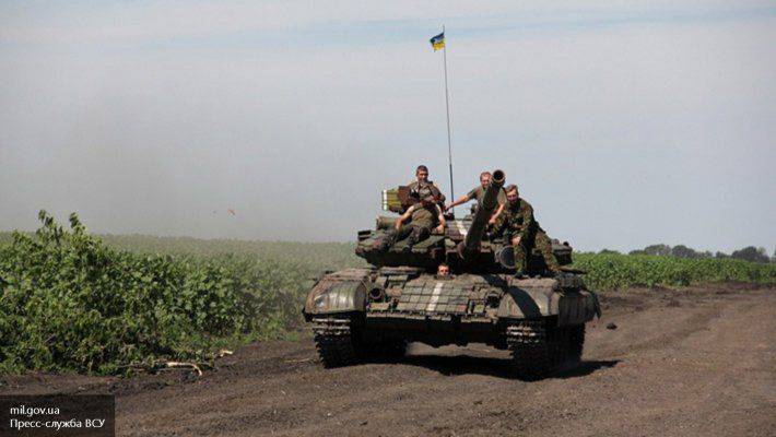 ВСУ обстреливают из танков и минометов район донецкого аэропорта ВСУ обстреливают из танков и минометов район донецкого аэропорта