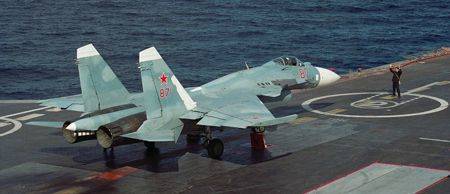 Покоритель всех стихий: морской истребитель Су-33 превзошел свой сухопутный прообраз Покоритель всех стихий: морской истребитель Су-33 превзошел свой сухопутный прообраз
