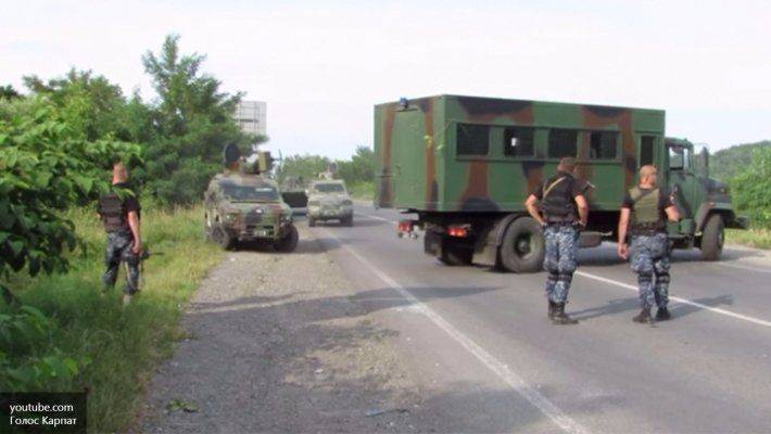 Украинские силовики берут в кольцо засевших в Карпатах правосеков Украинские силовики берут в кольцо засевших в Карпатах правосеков