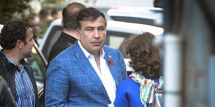 На Саакашвили в Чернигове напал нардеп Филатов На Саакашвили в Чернигове напал нардеп Филатов