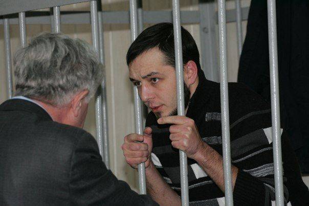 8 лет тюрьмы за "Порох – х***о» и разорванный портрет гаранта 8 лет тюрьмы за "Порох – х***о» и разорванный портрет гаранта